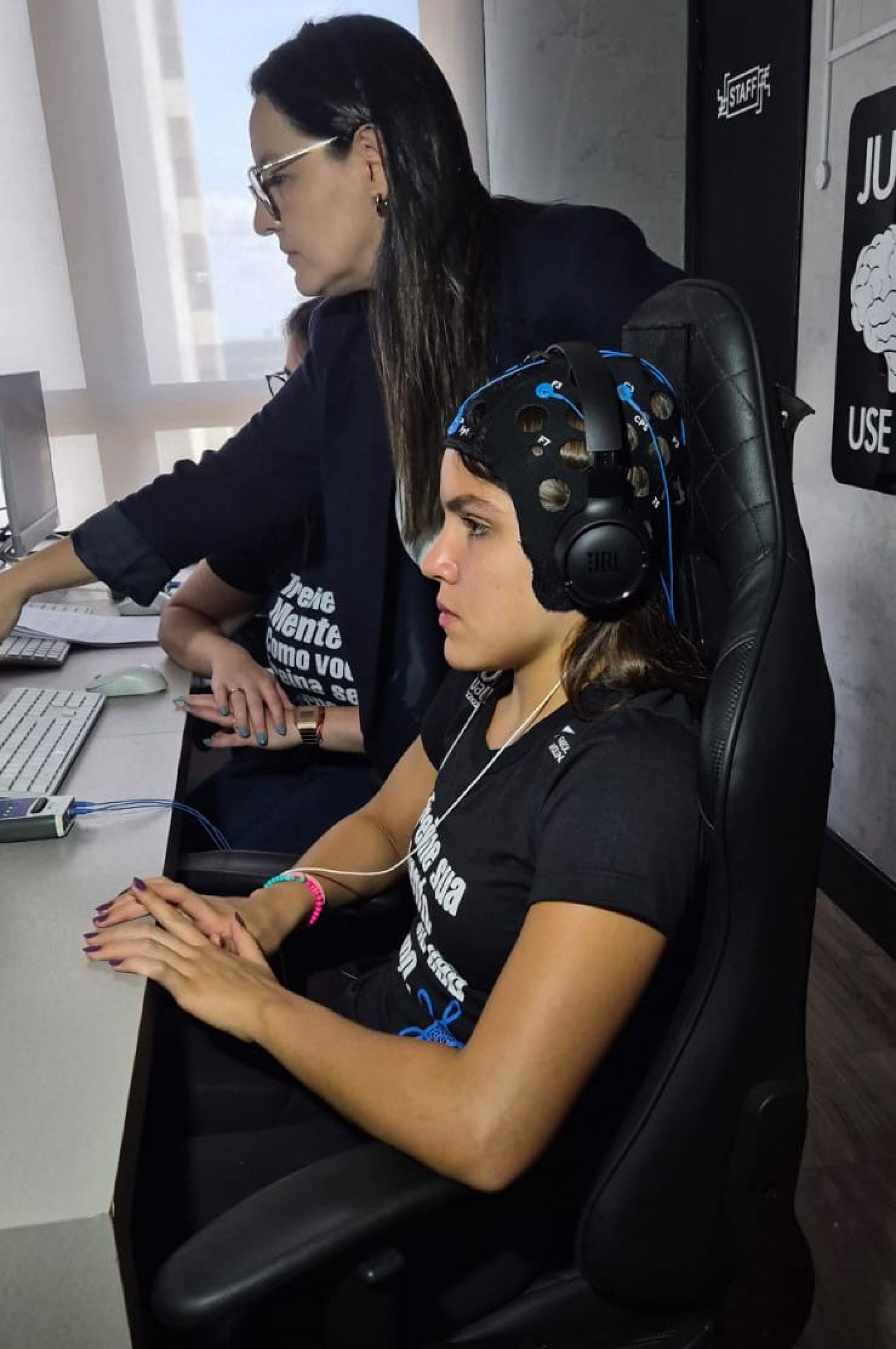 Atleta Ana Júlia durante uma sessão de neurofeedback - Divulgação