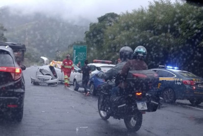 Carro capota na BR-040, em Pedro do Rio, na manhã deste sábado