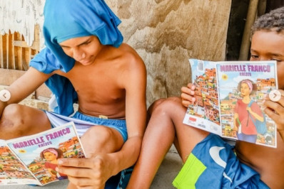 Por conta das chuvas, ONG Voz das Comunidades adia para domingo distribuição de livros no Alemão