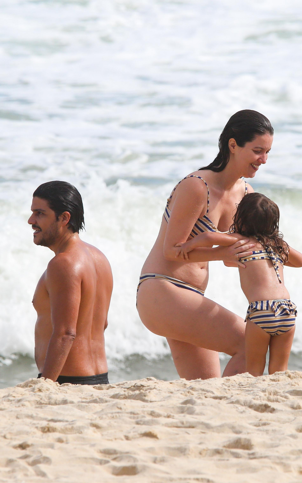 Nathalia Dill e Pedro Curvello com a filha, Eva