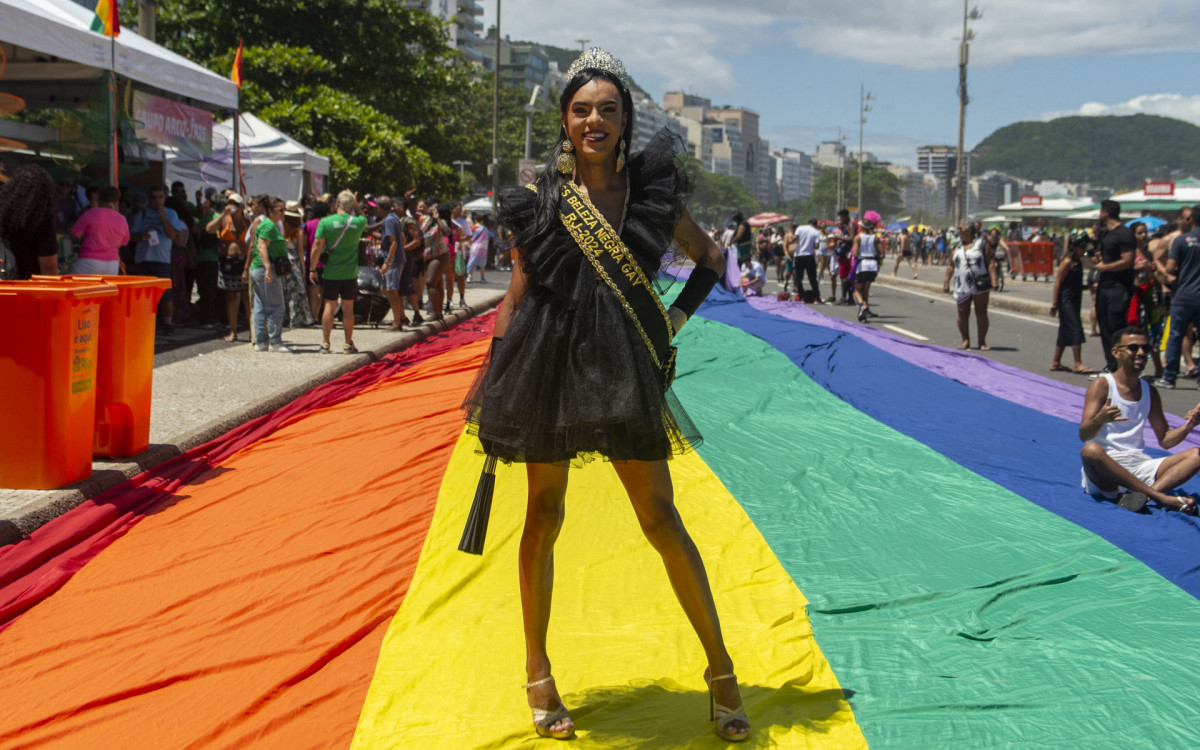 Miss Beleza Negra Gay na 29ª parada LGBTQIA+ em Copacabana