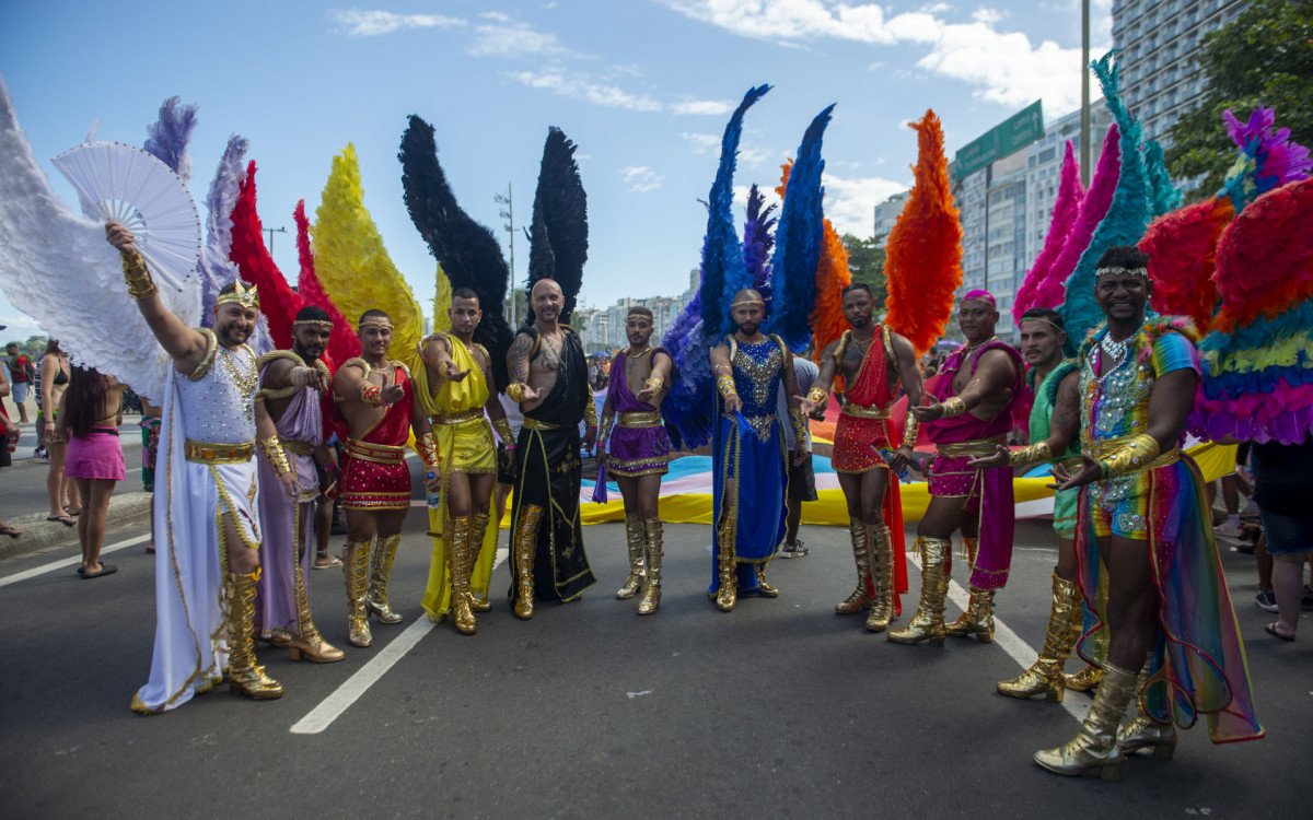 Parada LGBTQIA+ em Copacabana foi uma festa marcada por muita alegria e cores