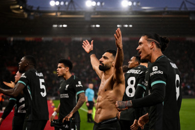 Salah marca duas vezes, Liverpool bate o Southampton e dispara na Premier League