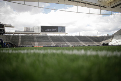 Confusão entre torcedores de Vasco e Corinthians acaba com oito detidos