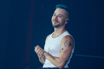 Junior faz show com Sandy e Xororó na plateia em São Paulo