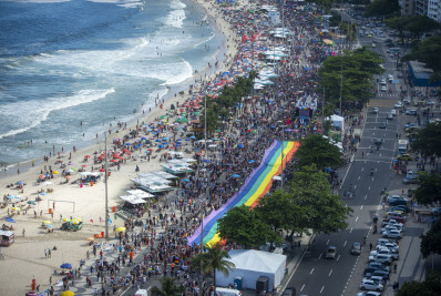 Confira as melhores imagens da Parada do Orgulho LGBTQIA+ em Copacabana