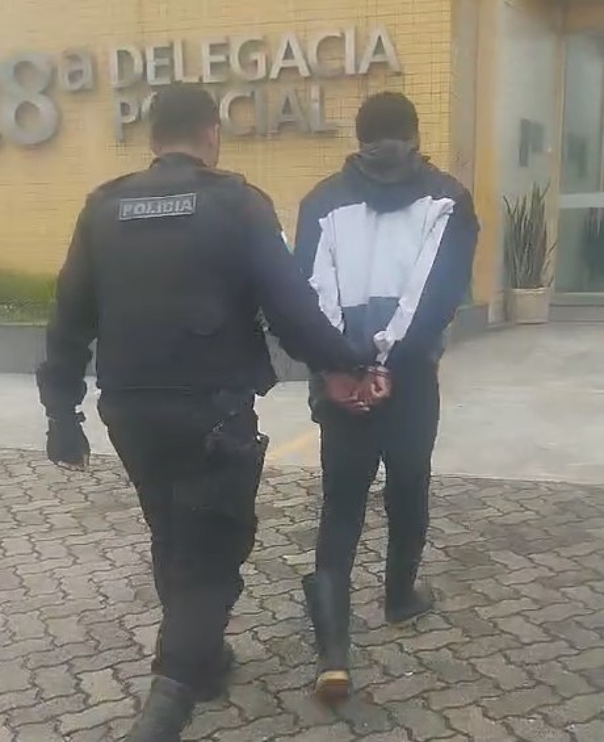 Motocicleta apreendida ap&oacute;s manobras arriscadas na Rodovia Amaral Peixoto - Foto: Reprodu&ccedil;&atilde;o