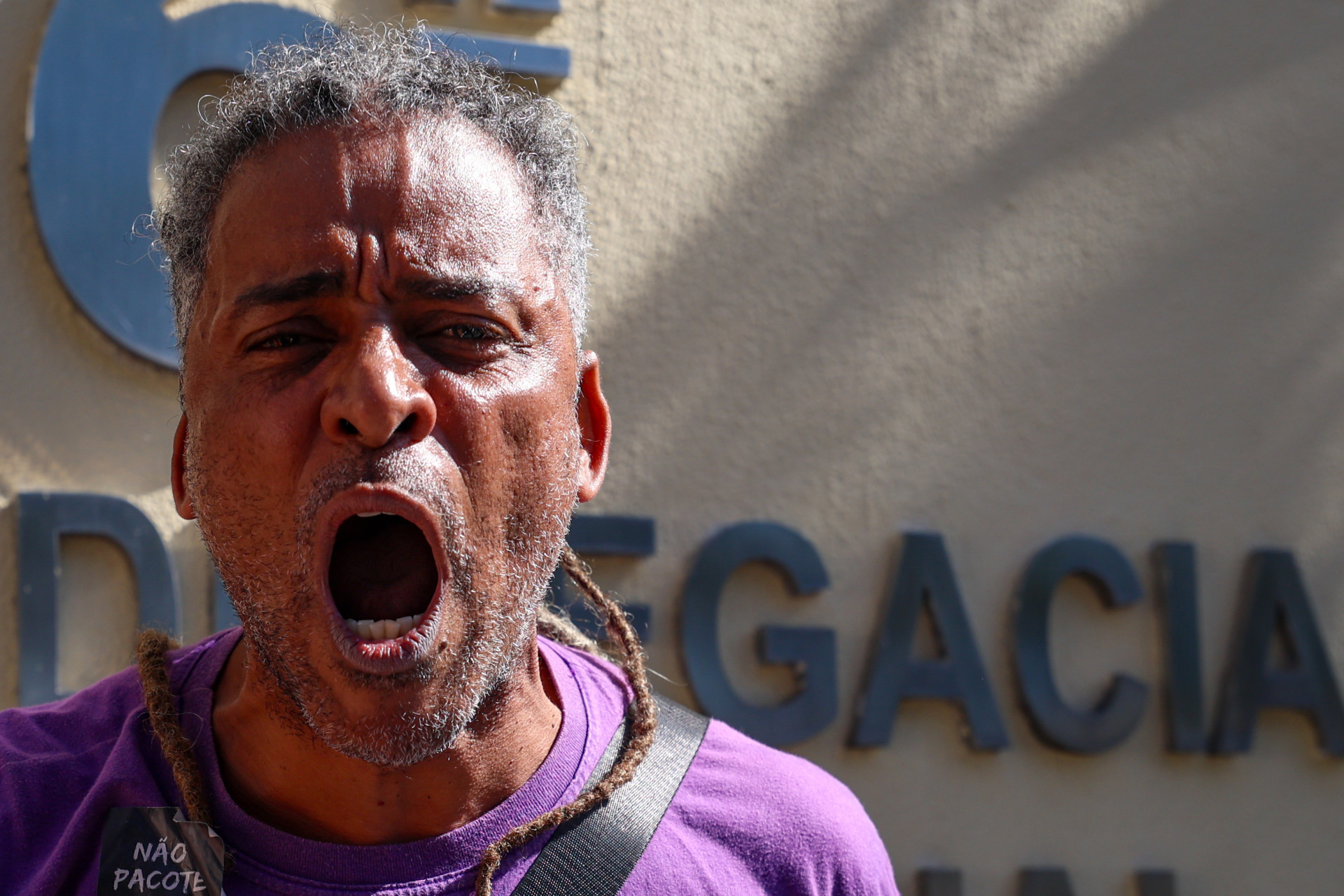 Professor Wagner Louza foi conduzido &agrave; 6&ordf; DP (Cidade Nova) e liberado em seguida - Renan Areias/Ag&ecirc;ncia O Dia