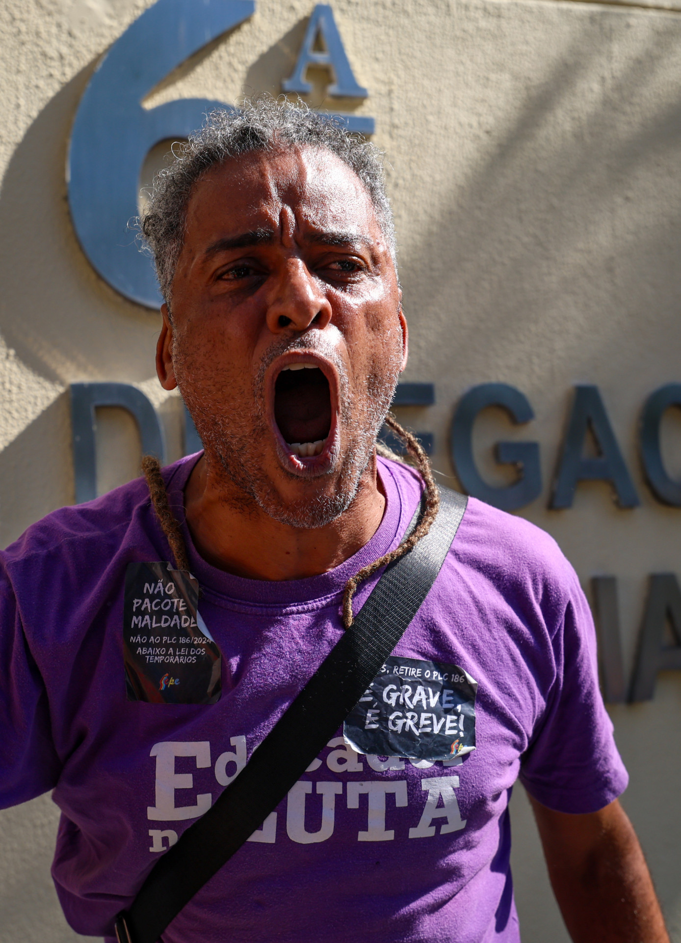 Professor Wagner Louza foi conduzido &agrave; 6&ordf; DP (Cidade Nova) e liberado em seguida - Renan Areias/Ag&ecirc;ncia O Dia