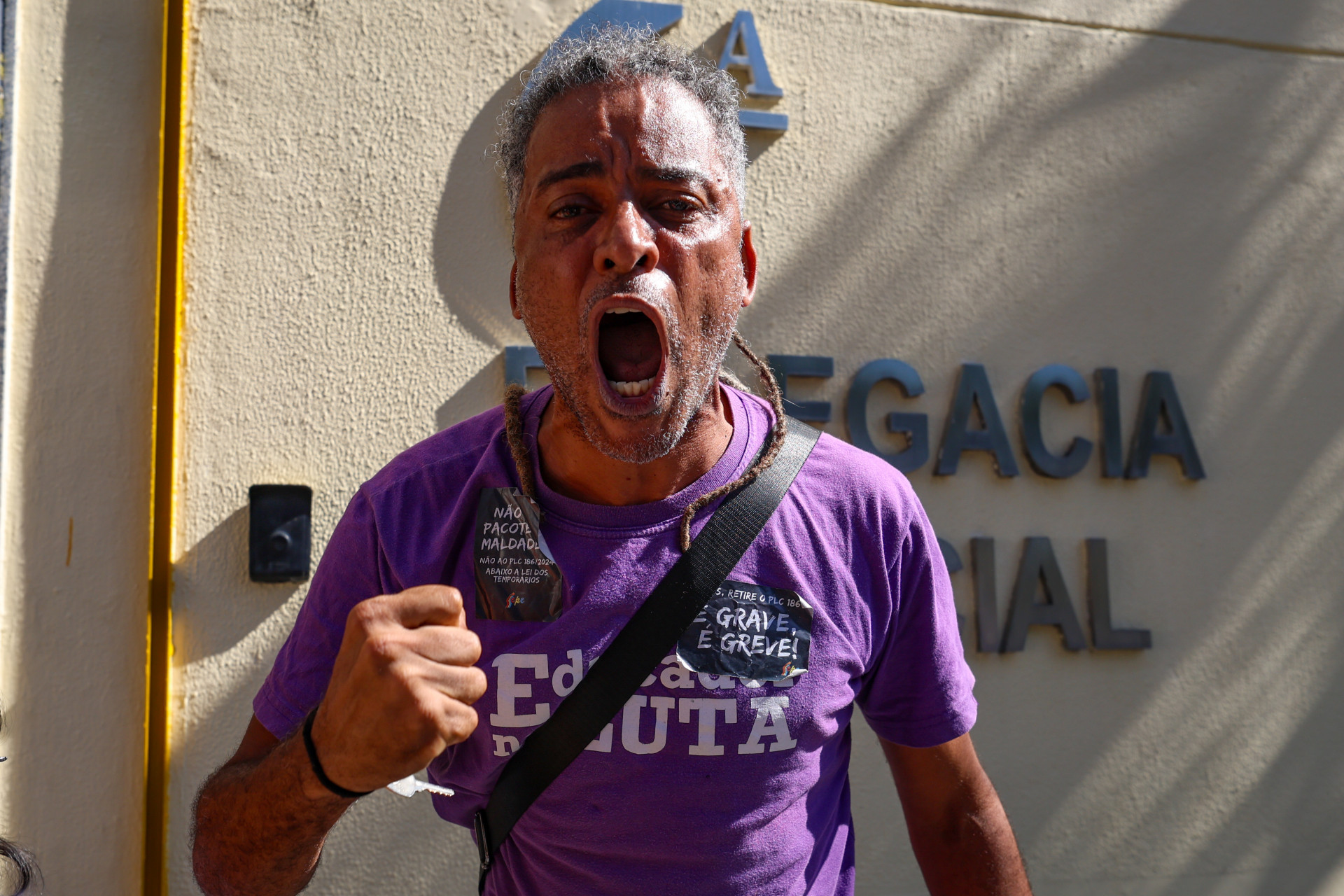 Professor Wagner Louza foi conduzido &agrave; 6&ordf; DP (Cidade Nova) e liberado em seguida - Renan Areias/Ag&ecirc;ncia O Dia