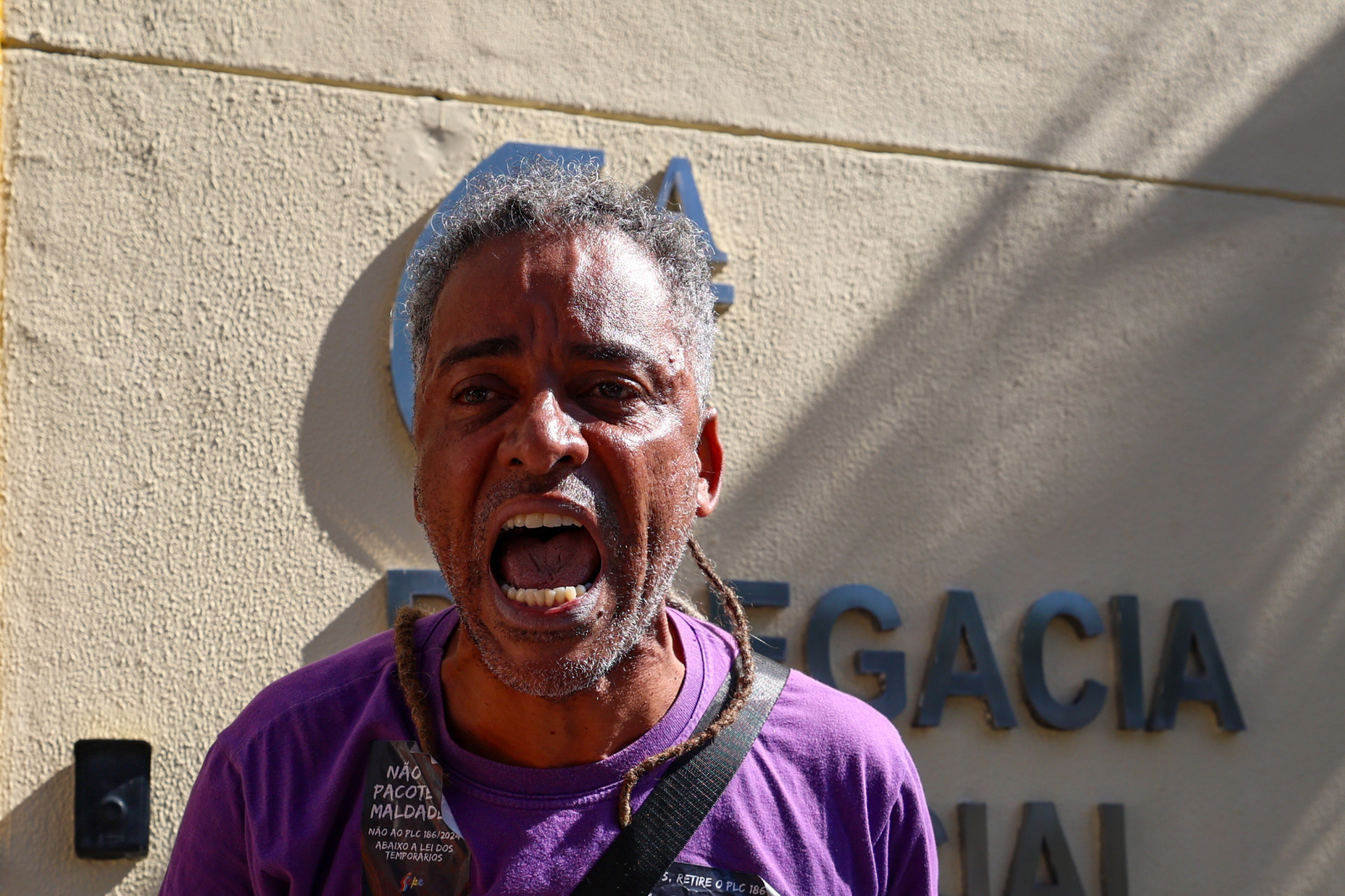 Professor Wagner Louza foi conduzido &agrave; 6&ordf; DP (Cidade Nova) e liberado em seguida - Renan Areias/Ag&ecirc;ncia O Dia