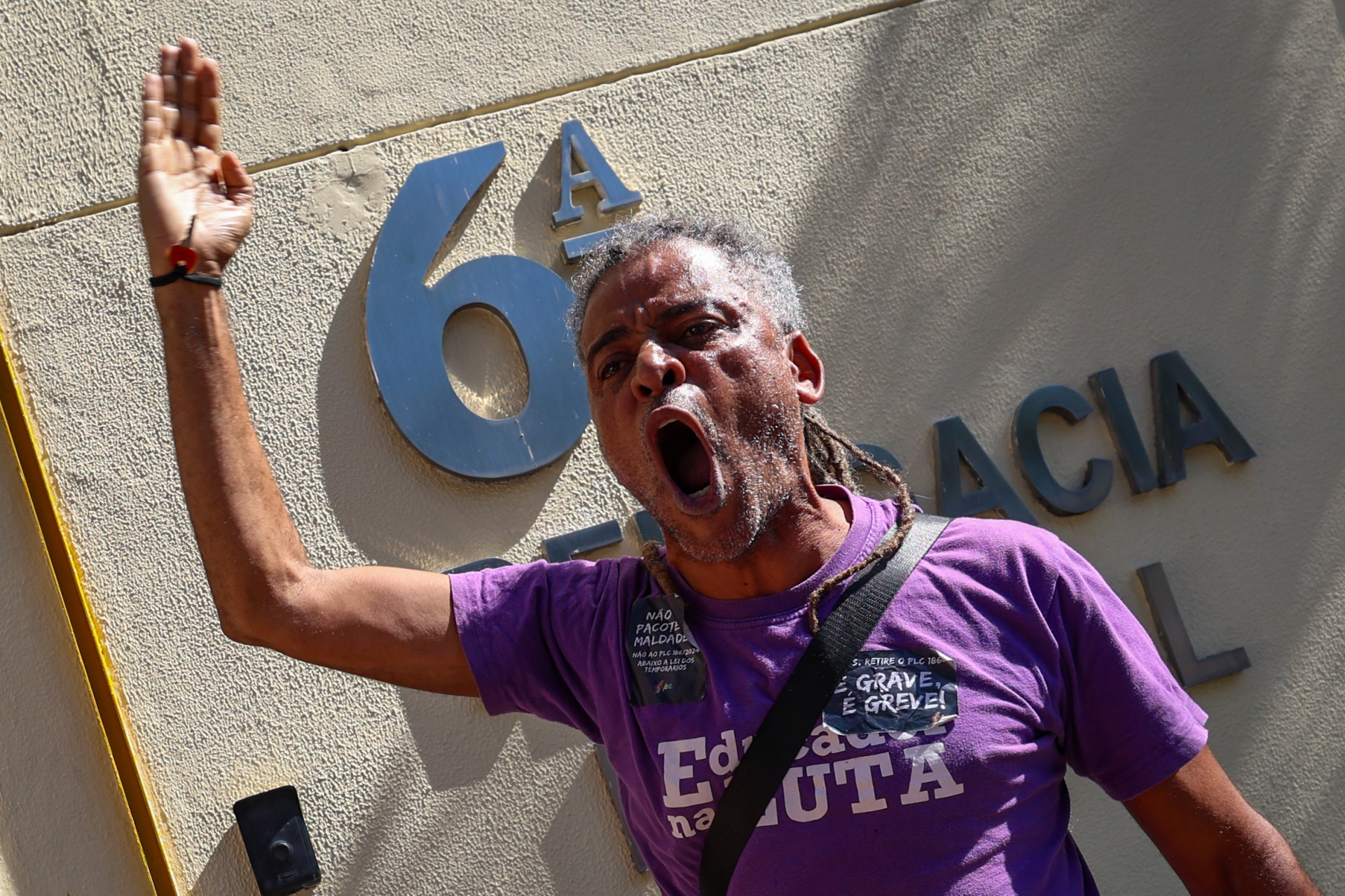 Professor Wagner Louz&atilde;o foi conduzido &agrave; 6&ordf; DP (Cidade Nova) e liberado em seguida - Renan Areias/Ag&ecirc;ncia O Dia