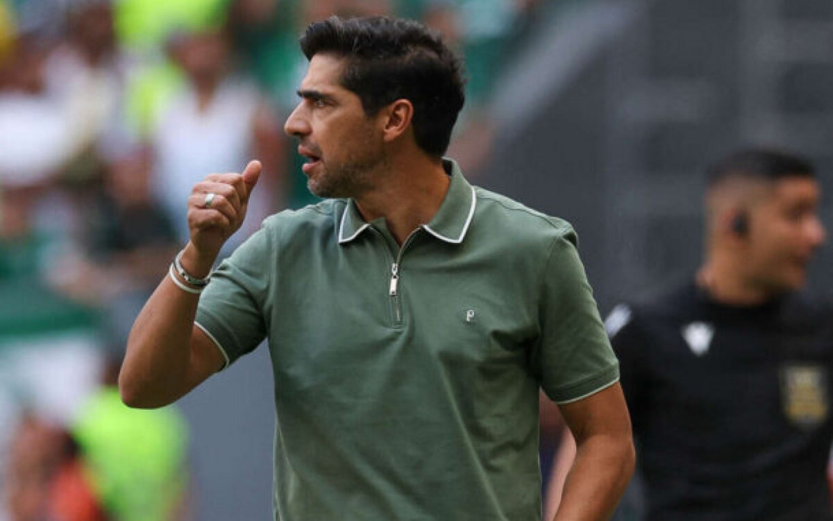 O técnico Abel Ferreira, da SE Palmeiras, em jogo contra a equipe do CR Vasco da Gama, durante partida válida pela vigésima sétima rodada, do Campeonato Brasileiro, Série A, na Arena BRB Mané Garrincha. (Foto: Cesar Greco/Palmeiras/by Canon)