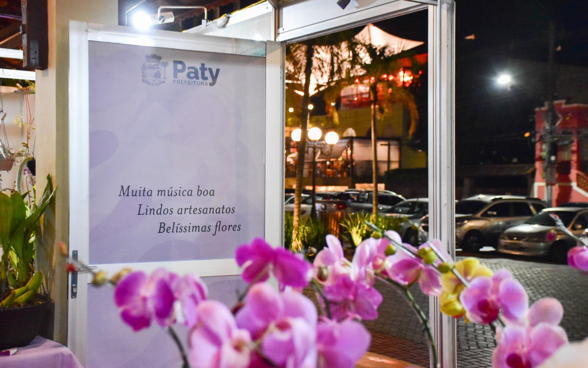 Além da exposição de orquídeas, bromélias e suculentas, evento contou com
shows de artistas locais todas as noites
