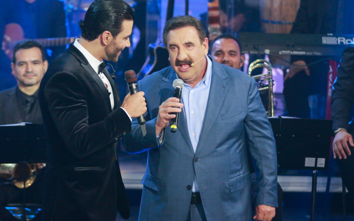 Ratinho fez participação especial no \'Natal do Embaixador\'