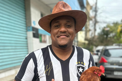 Torcedor do Botafogo que tatuou título de 2023 aposta em final feliz: 'Mudar o 3 pelo 4'