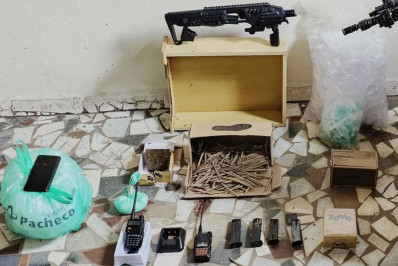 Homem é preso com drogas e carregadores de pistola em casa, no bairro Estamparia