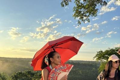 Taís Araujo surge caracterizada da protagonista Raquel de 'Vale Tudo'