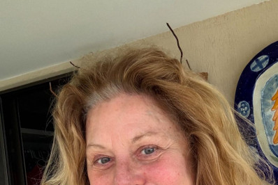 Vera Fischer surge sem make e explica sumiço das redes: 'Vírus forte me deixou prostrada'