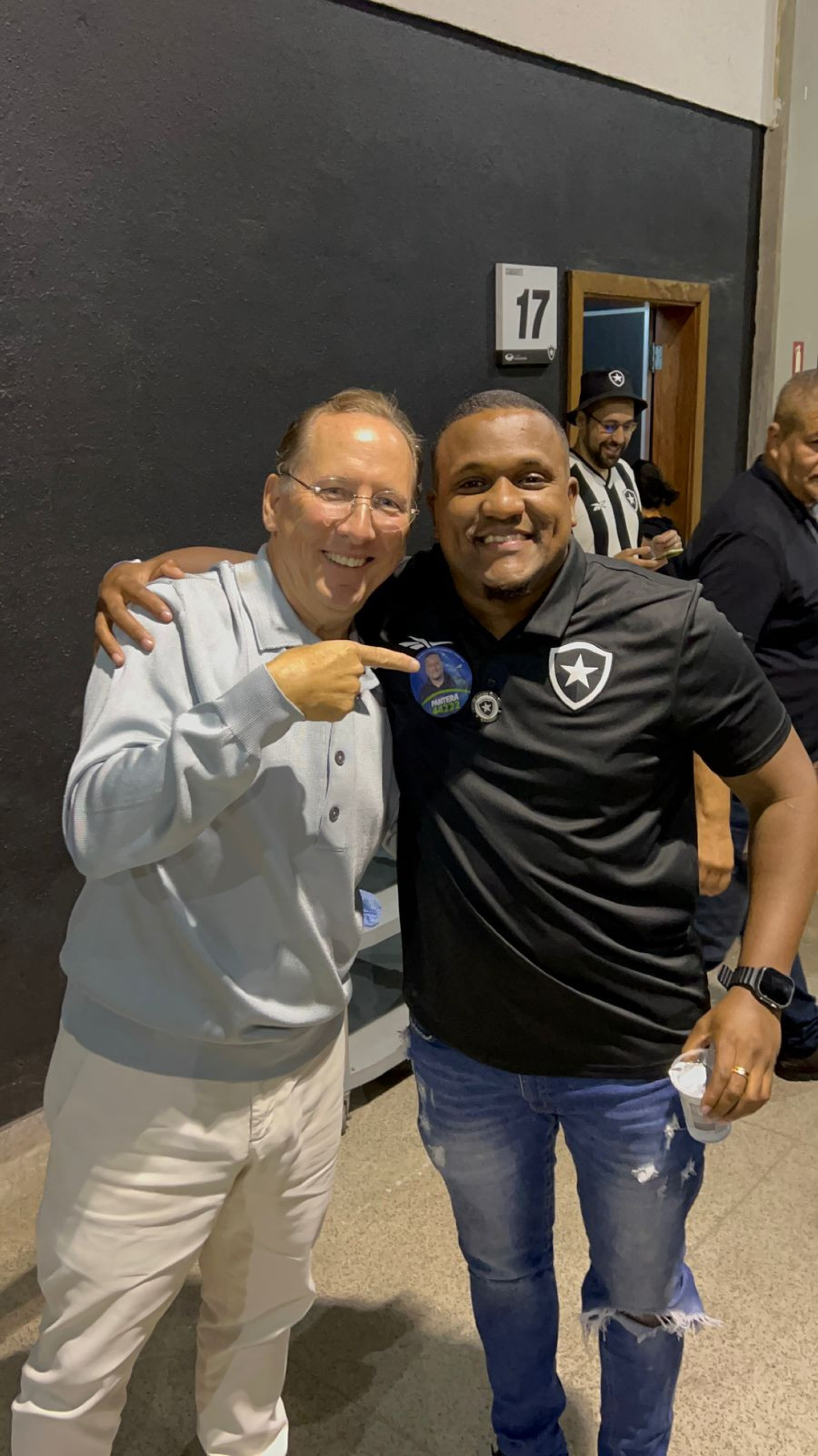 Torcedor do Botafogo, Cristian Santos do Nascimento, o Pantera, faz sucesso na internet com provocações a adversários