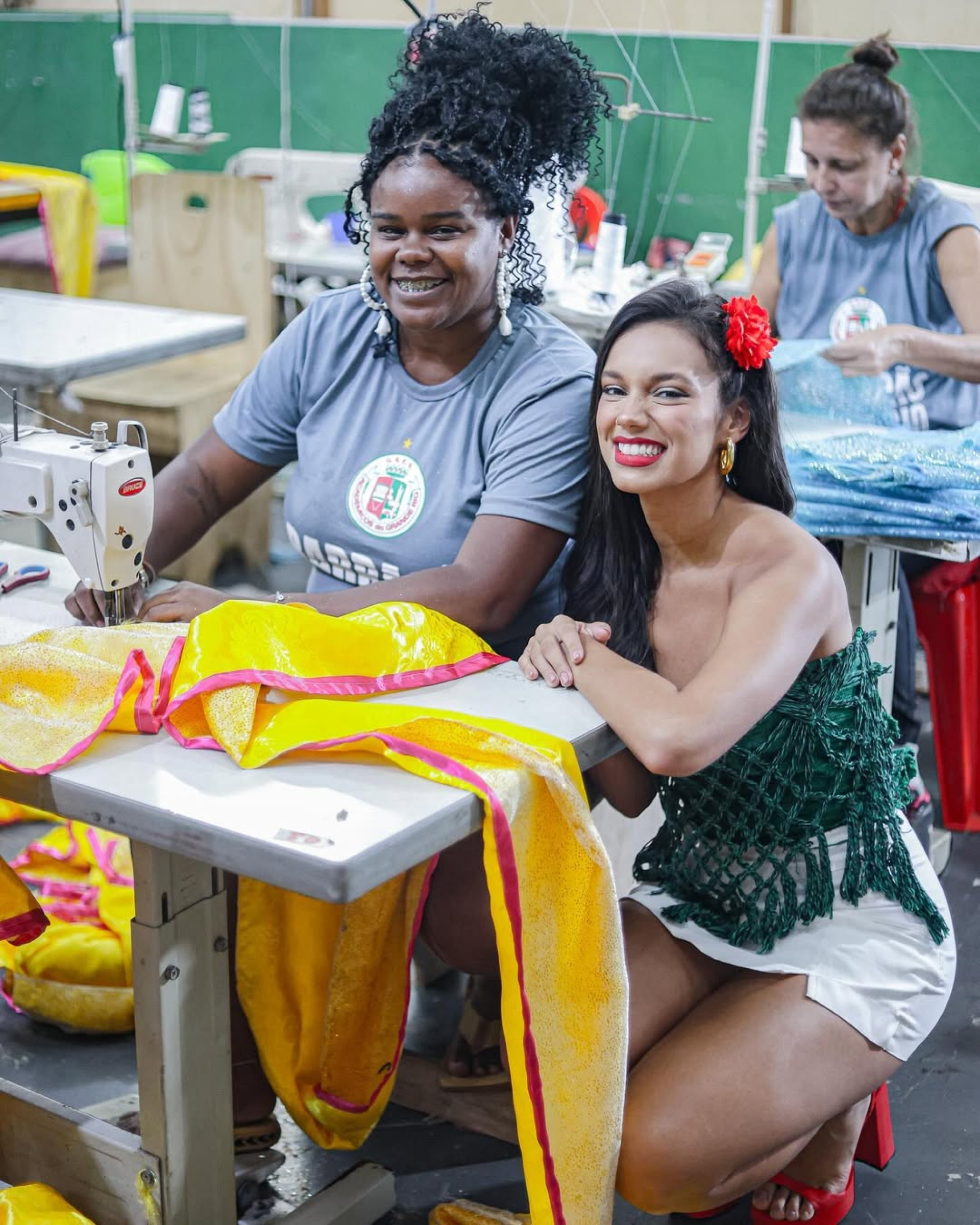 Musa da Grande Rio, Alane Dias visita barracão da escola  - Reprodução / Instagram 