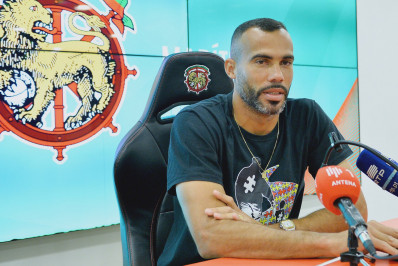 Jogador brasileiro rescinde com clube português para cuidar de filho com autismo