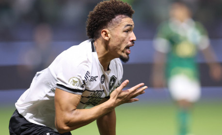 Campeão brasileiro e da Libertadores pelo Botafogo, Adryelson entra na mira de clube da Série A