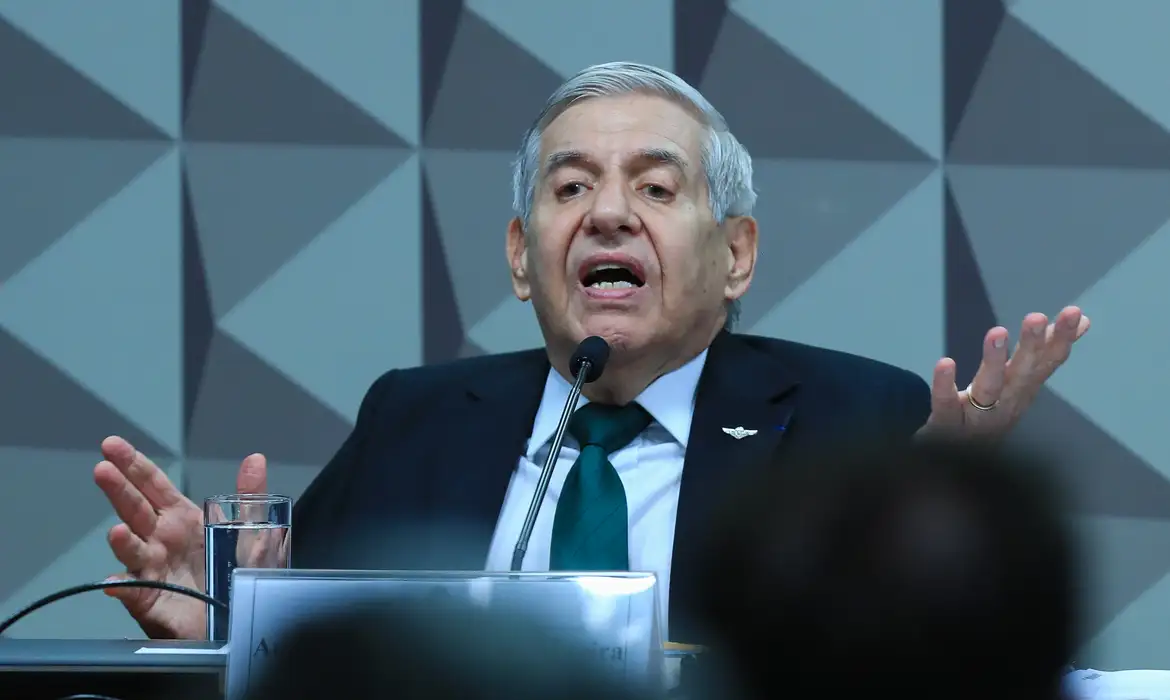 Agenda de Heleno revela espionagem da Abin contra petistas e estratégias contra urnas