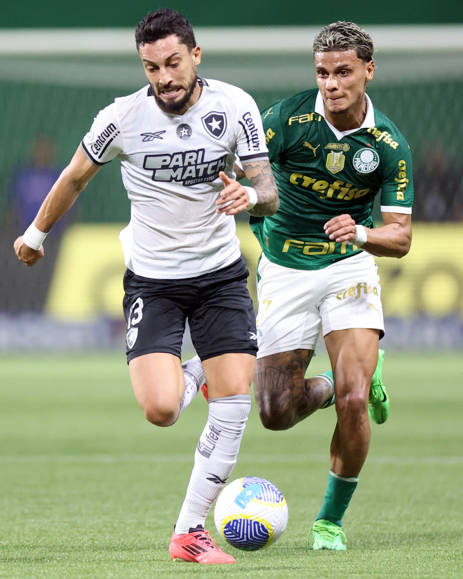 Telles. Palmeiras x Botafogo pelo Campeonato Brasileiro no Estadio Allianz Parque. 26 de Novembro de 2024, Sao Paulo, SP, Brasil. Foto: Vitor Silva/Botafogo. 
Imagem protegida pela Lei do Direito Autoral Nº 9.610, DE 19 DE FEVEREIRO DE 1998. Sendo proibido qualquer uso comercial, remunerado e manipulacao/alteracao da obra.
 - Vitor_Silva