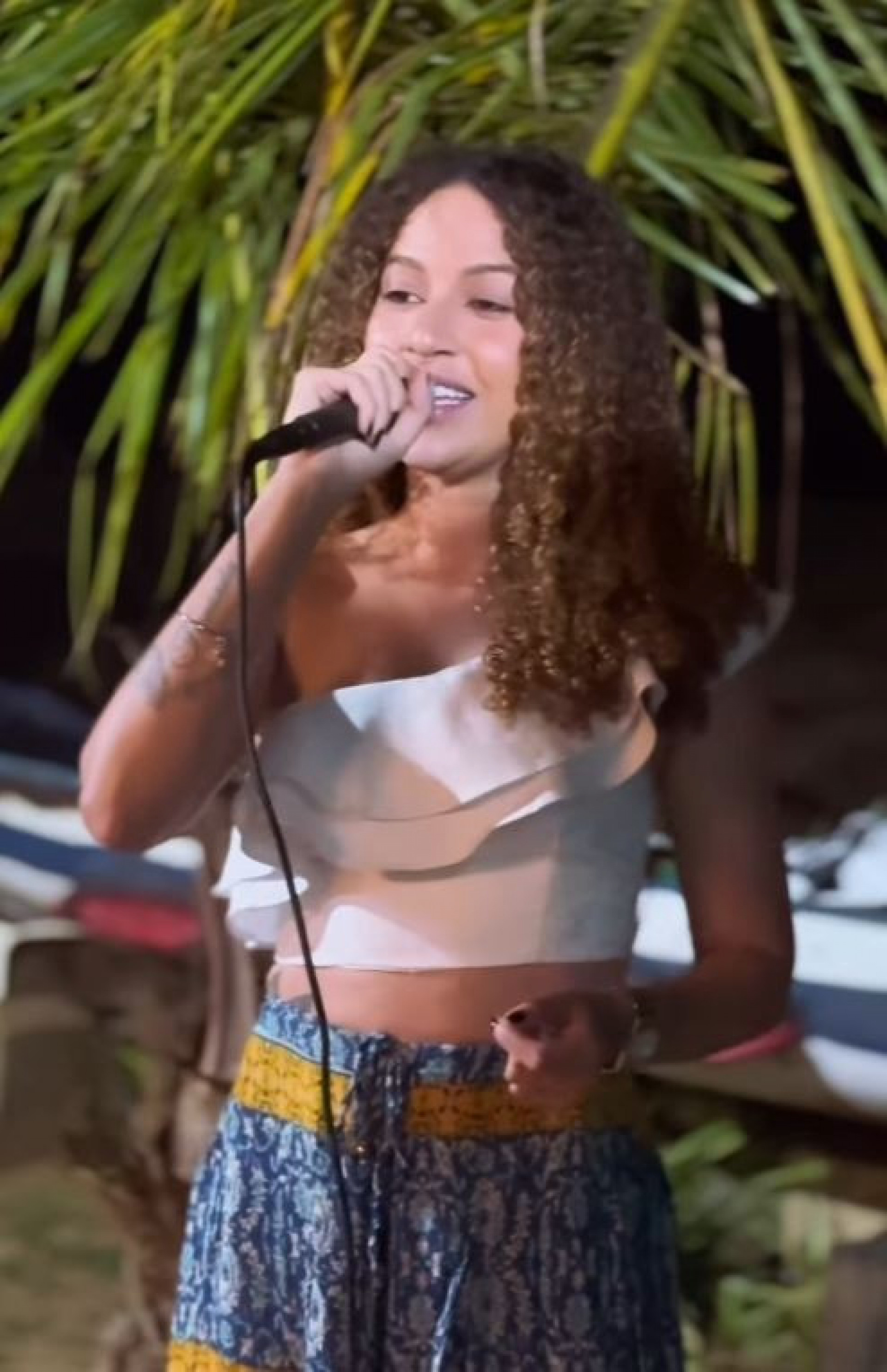 Na infância, Ananda começou a cantar em eventos escolares e religiosos - Reprodução / Instagram