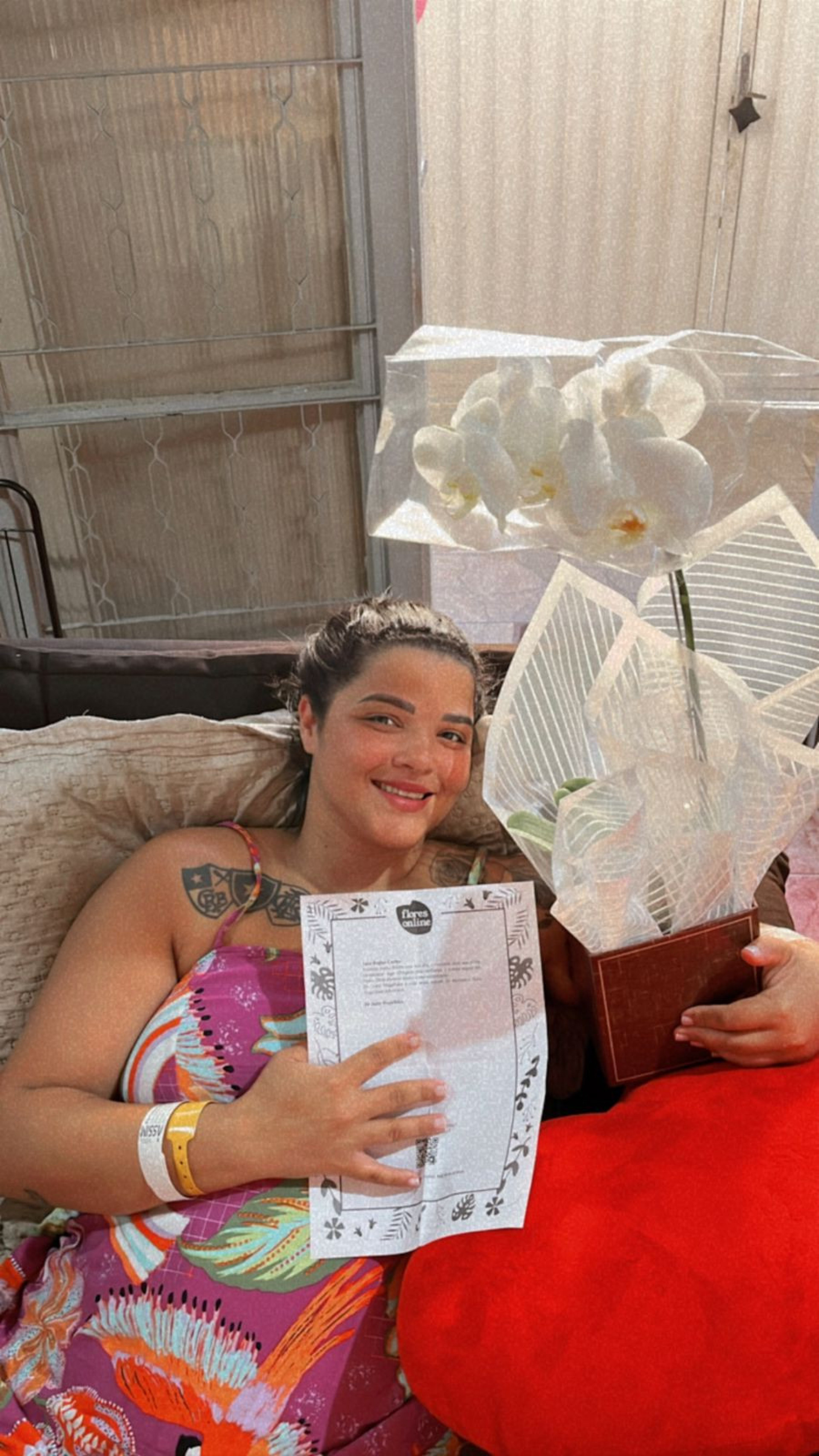 Sara Regina Cardoso Coelho foi recebida por familiares com festa, nesta terça-feira (26), após alta hospitalar