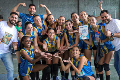 Time feminino do Vôlei Paty venceu dois campeonatos no último final de semana