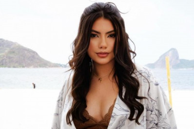 Ex-BBB Fernanda Bande rebate críticas sobre sua árvore de Natal