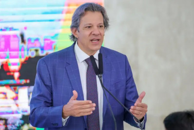 Haddad diz que câmbio é flutuante e que o dólar vai se acomodar