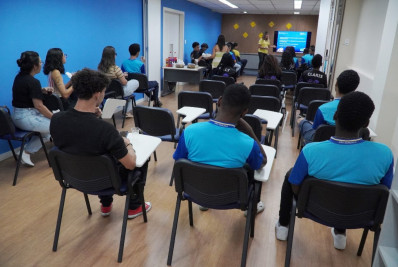 Projeto Aula Passeio orienta jovens sobre mercado de trabalho