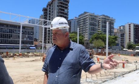 Prefeito Axel Grael vistoria obras do novo Ginásio Poliesportivo da Concha Acústica