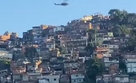 Moradores vivem momentos de tensão em intenso confronto no Morro do São Carlos