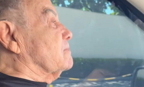Aos 92 anos, Stênio Garcia renova carteira de motorista: 'Não quer sair do volante'