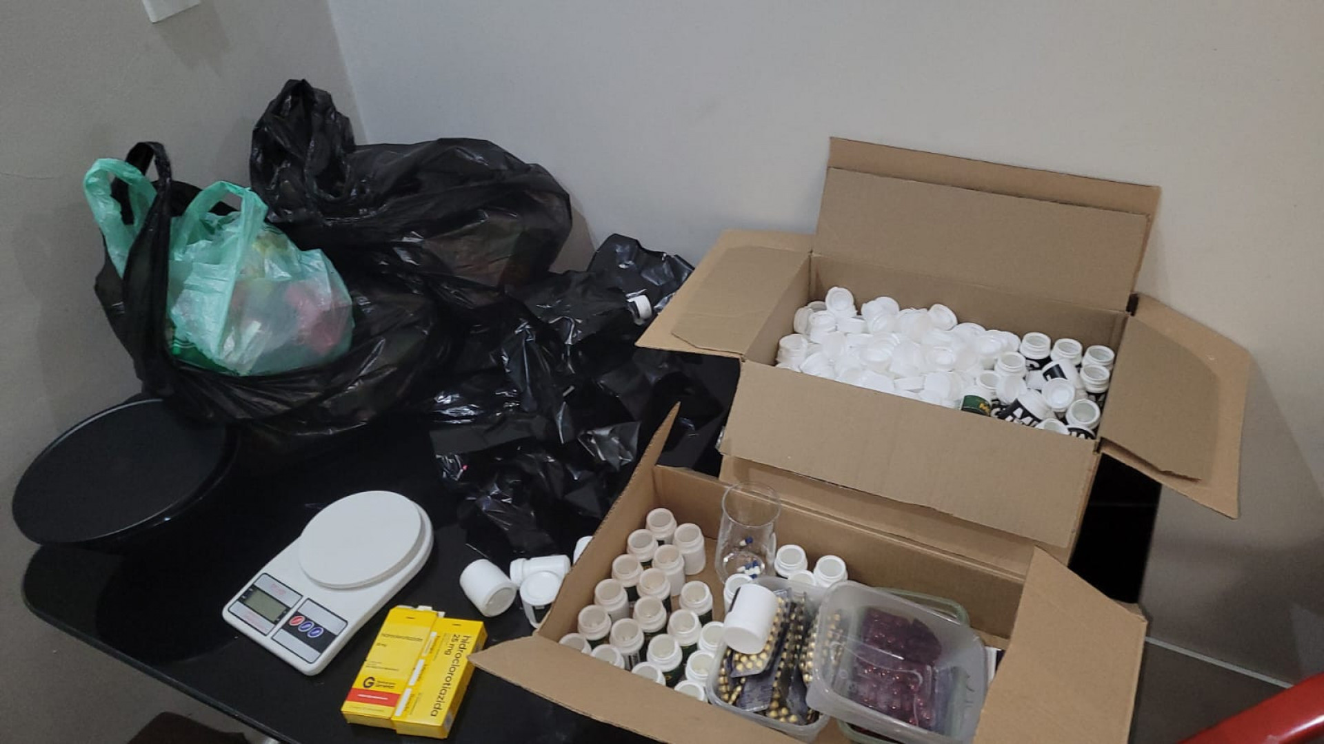 Medicamentos apreendidos durante a operação - Divulgação / Polícia Civil