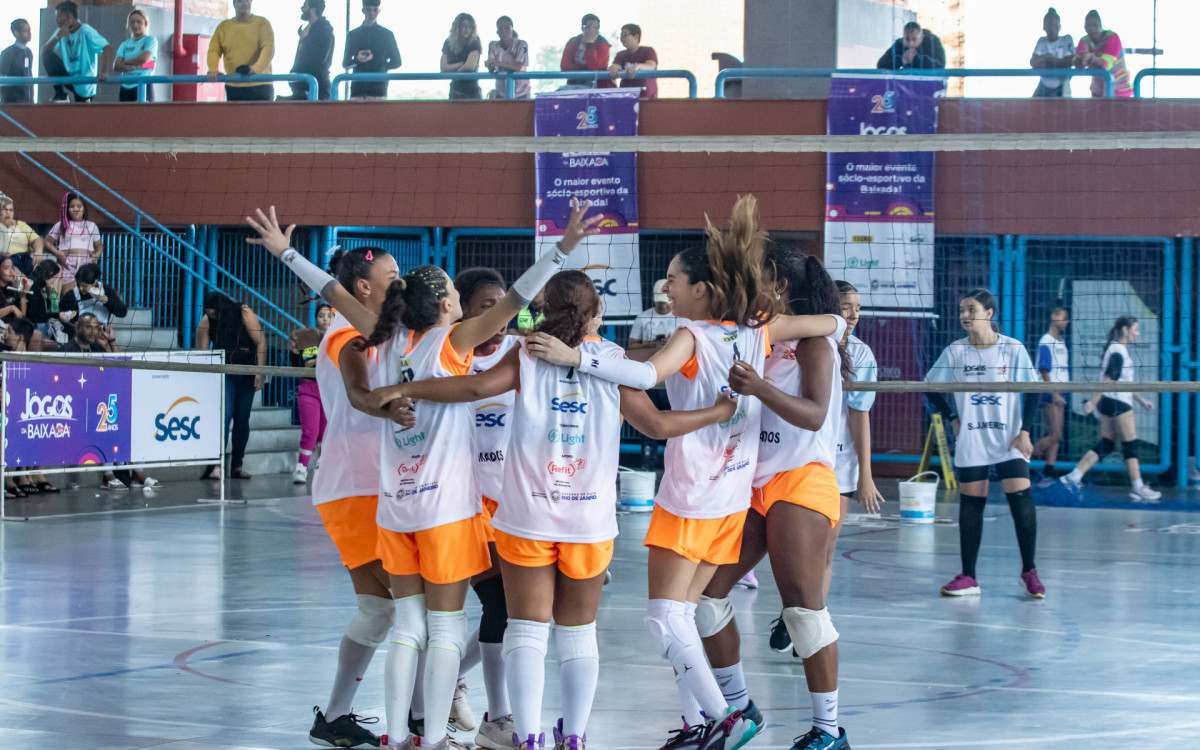 No vôlei feminino, uma espécie de final antecipada entre Queimados e Nova Iguaçu marcou a terceira rodada dos Jogos; Queimados venceu a partida e depois derrotou Mangaratiba, que foi o vice-campeão