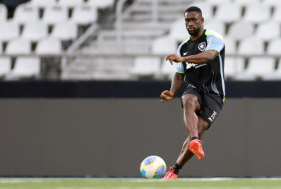 Botafogo adota mistério sobre presença de Bastos em decisão da Libertadores