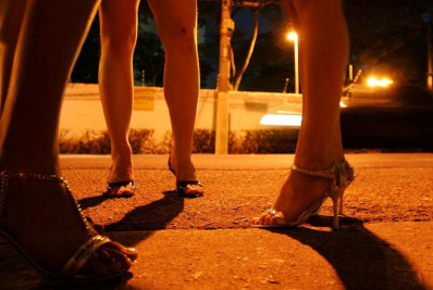 Polícia tcheca desmantela rede de prostituição liderada por mulheres na Irlanda