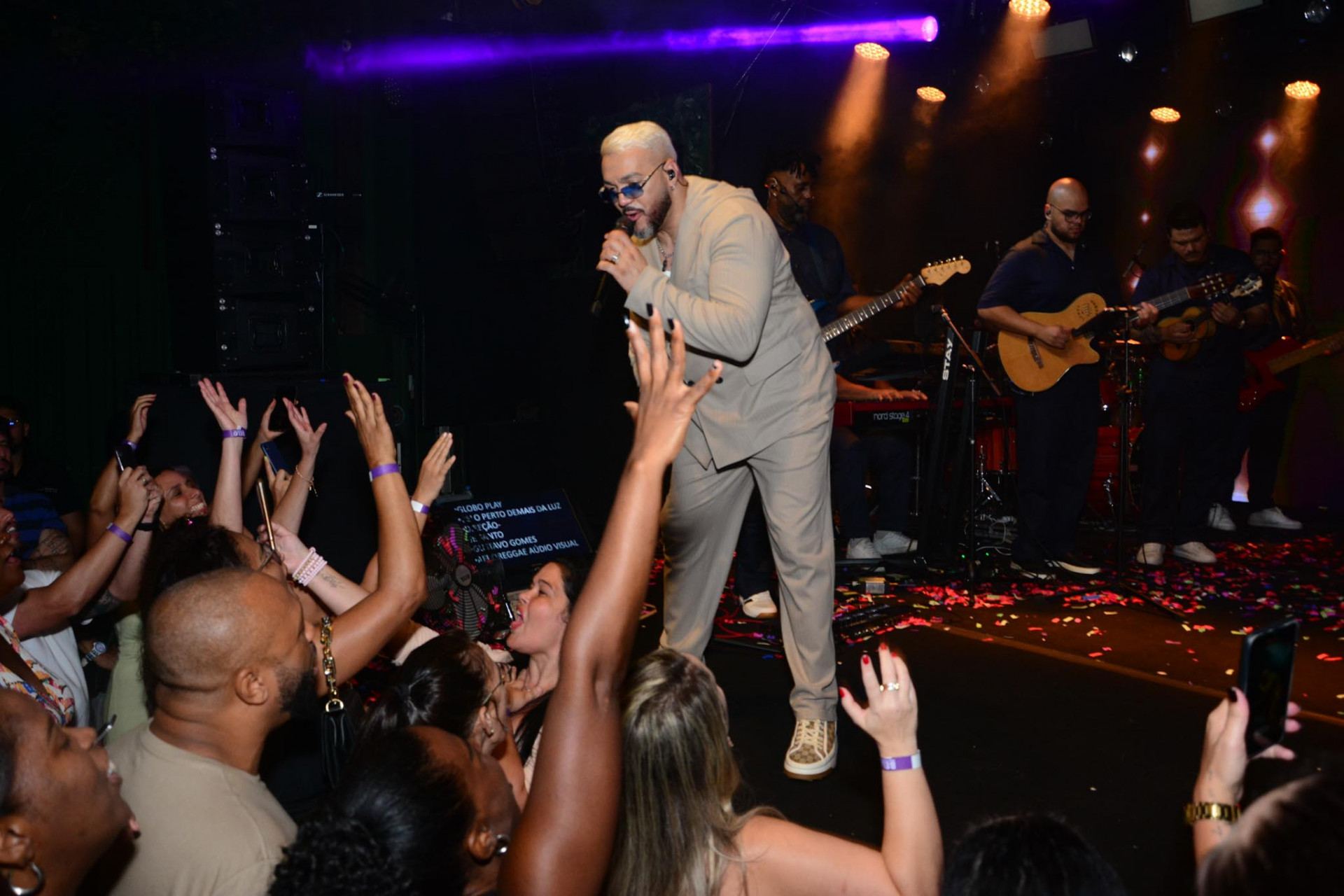 Belo faz show em lançamento de seu documentário - Webert Belicio / Agnews