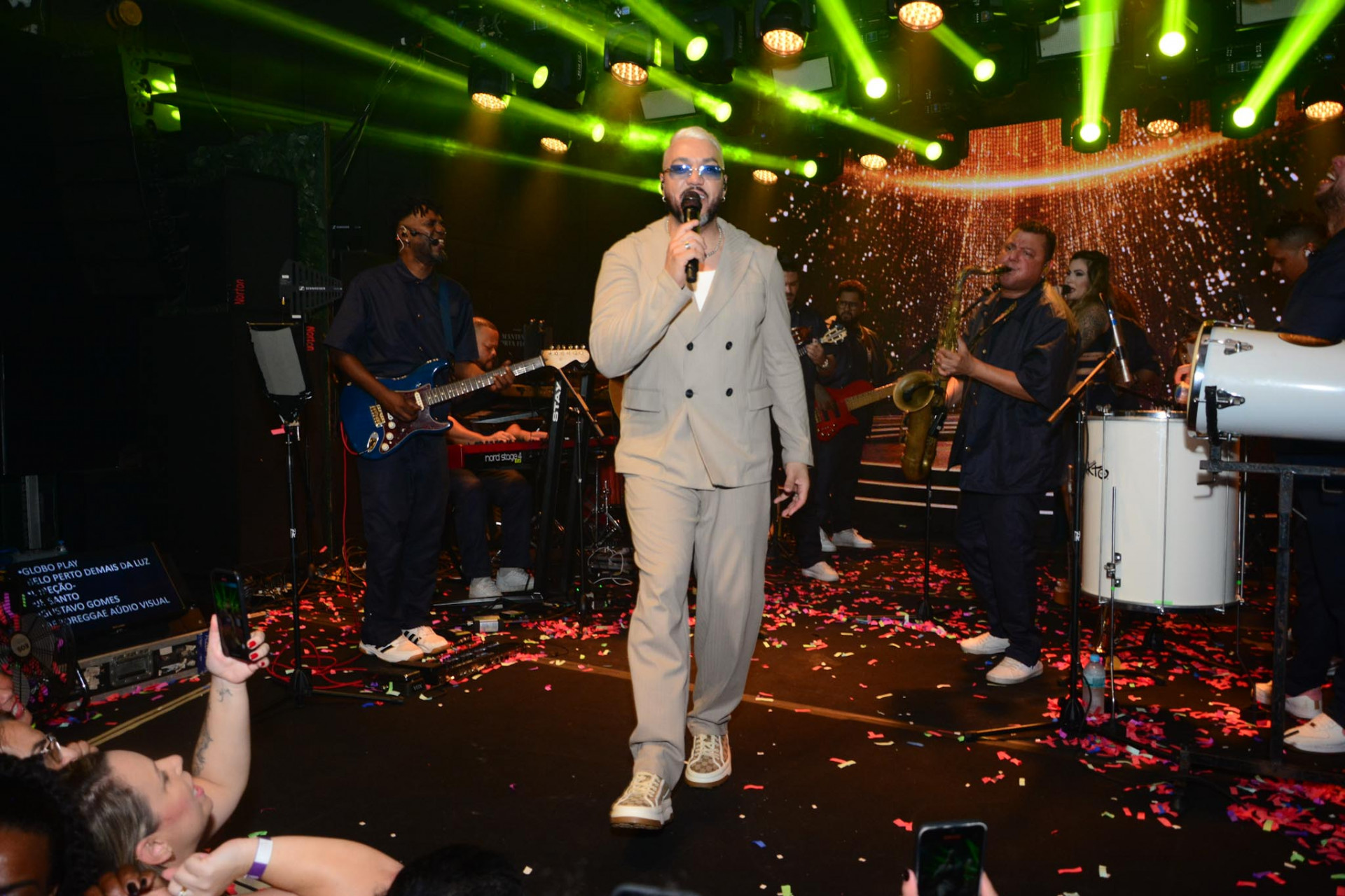 Belo faz show em lançamento de seu documentário - Webert Belicio / Agnews