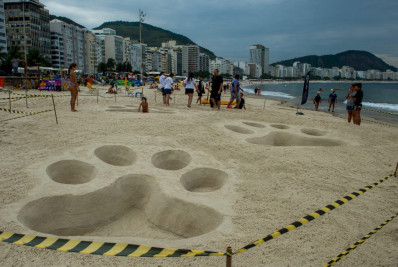Dia da Onça-Pintada é celebrado com arte na areia de Copacabana