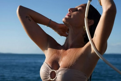 Mari Gonzalez coloca corpão pra jogo em cliques de biquíni