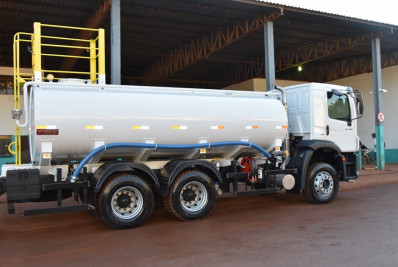 Em meio à falta d'água, Sedcon e Procon investigam preços abusivos por caminhões-pipa