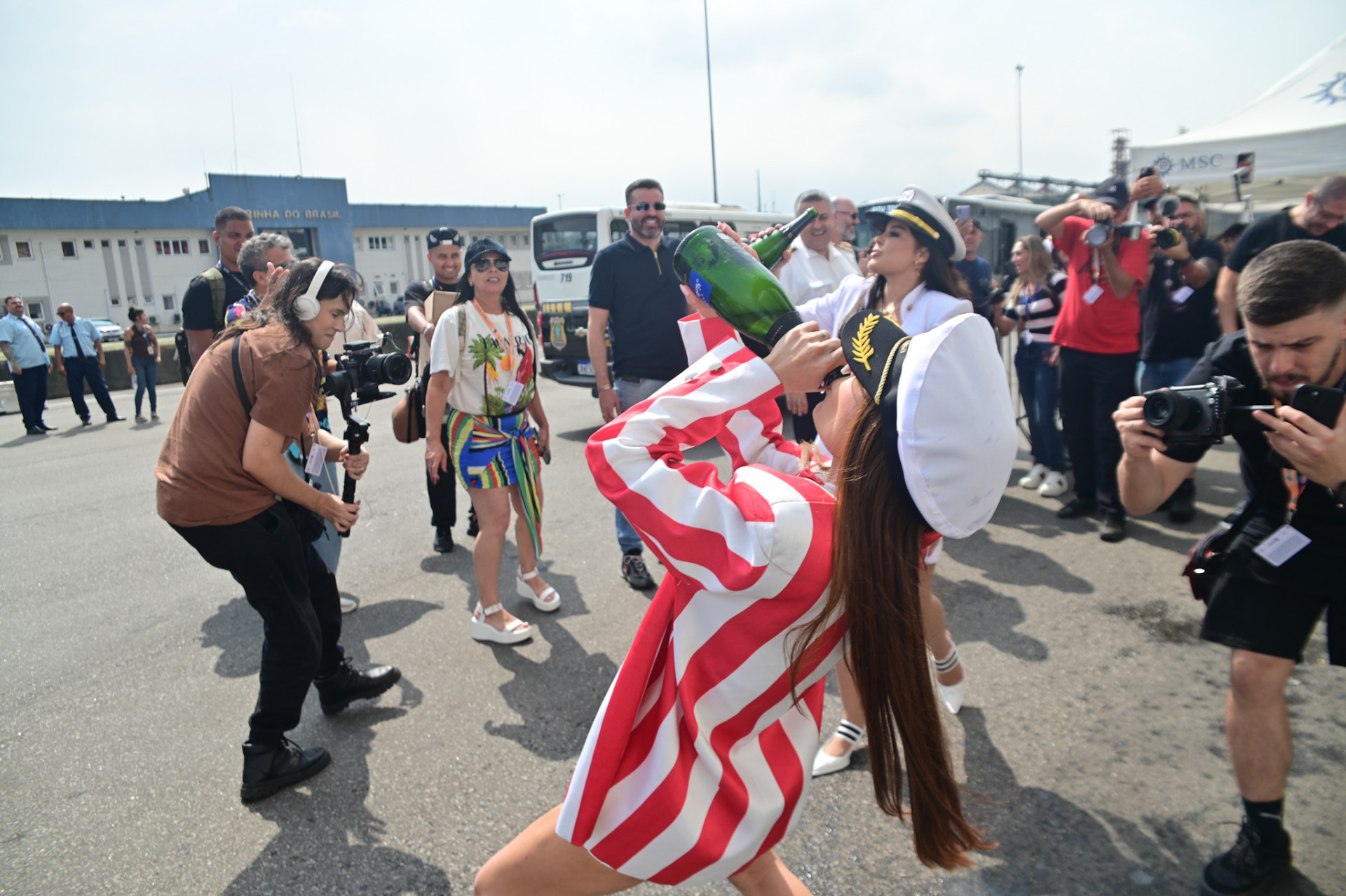 Maiara e maraisa chegam no Porto de Santos para embarcar para seu navio Maiara e MAraisa em Alto Mar - Leo Franco/ Agnews