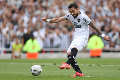 Alex Telles revela que perdeu pênalti em treino um dia antes da final da Libertadores