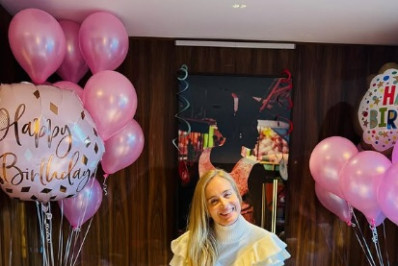 Angélica recebe festa para comemorar aniversário de 51 anos